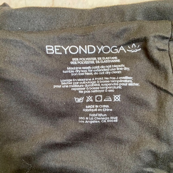 Beyond yoga infinity scarf with pocket - Picture 3 of 4